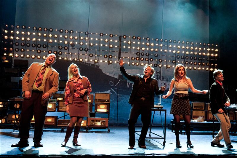 Doek valt voor "Herinnert U Zich Deze Nog?!!" • musicaljournaal