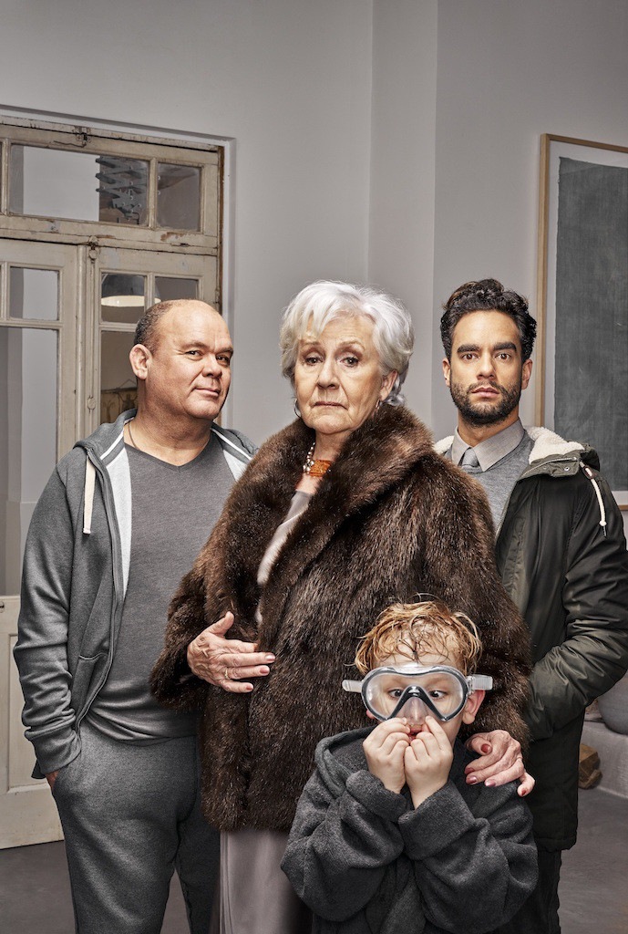 Freek Bartels naast Paul de Leeuw en Anne Wil Blankers in Broadwayhit 'Mothers and Sons' 