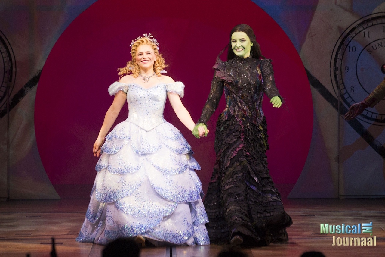 Willemijn Verkaik schittert in jubileumcast Wicked • musicaljournaal