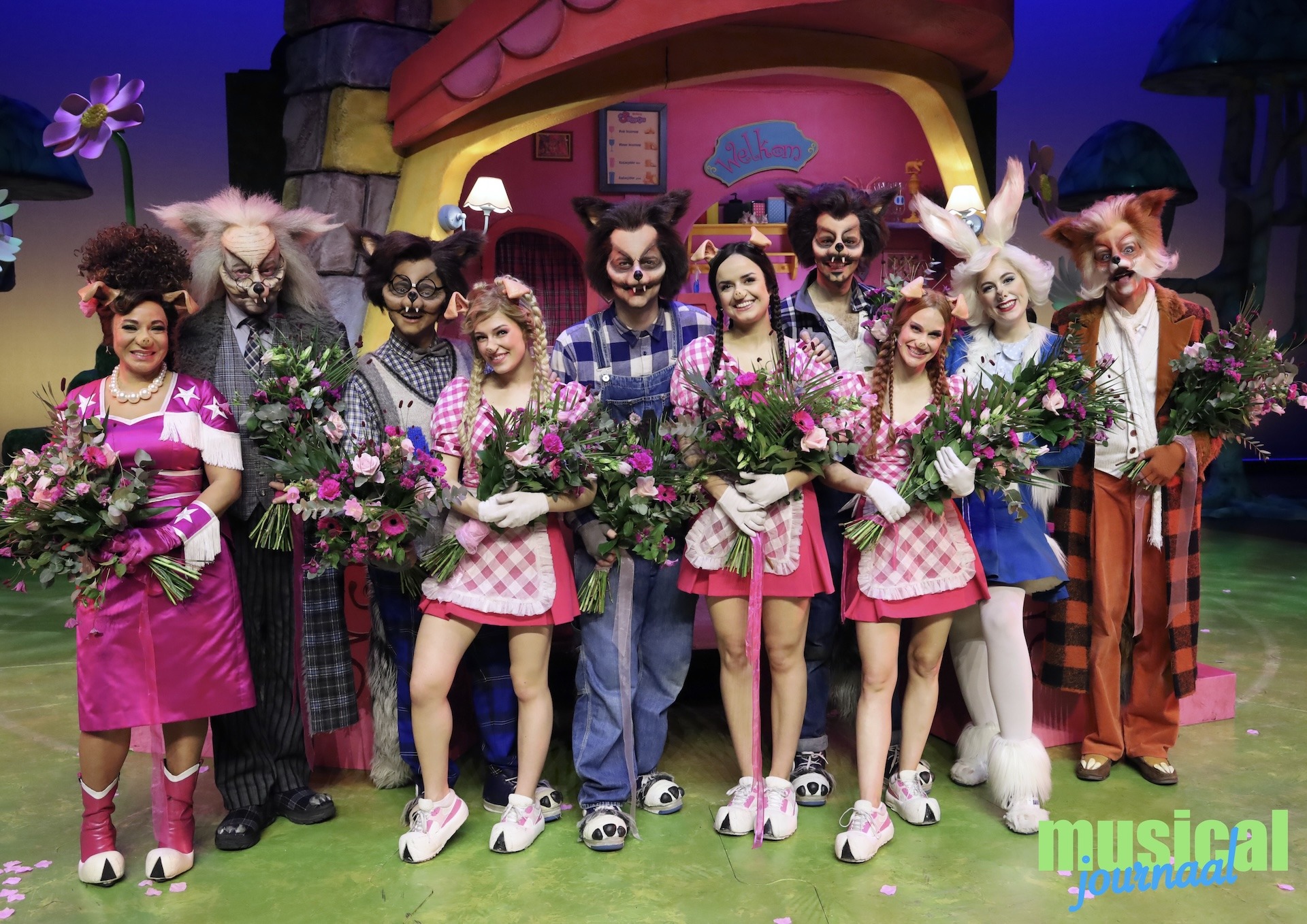 Musical 'De 3 Biggetjes' feestelijk in première • musicaljournaal