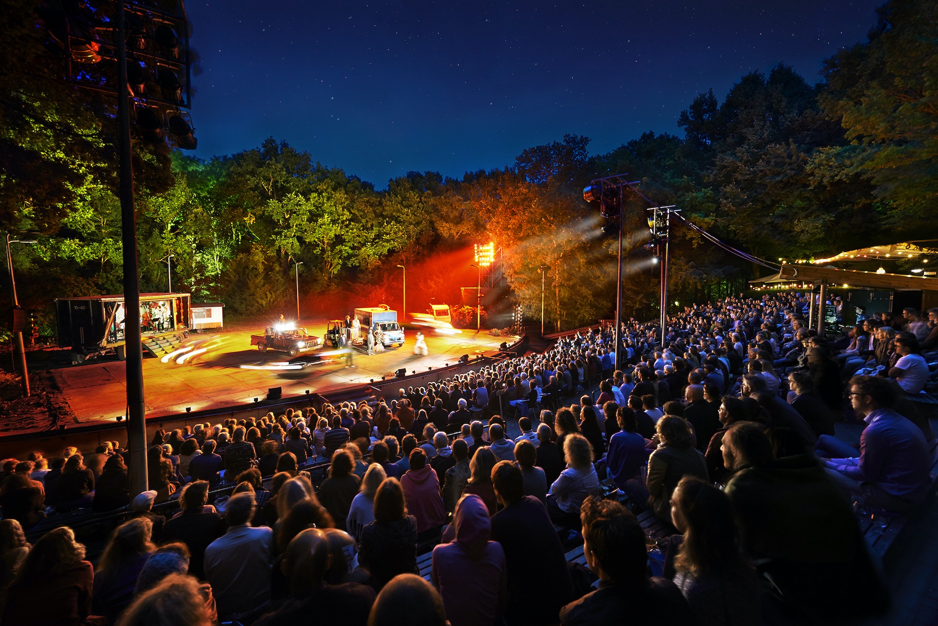 Cultuur voor jong en oud in vol zomerseizoen in Amsterdams Bostheater