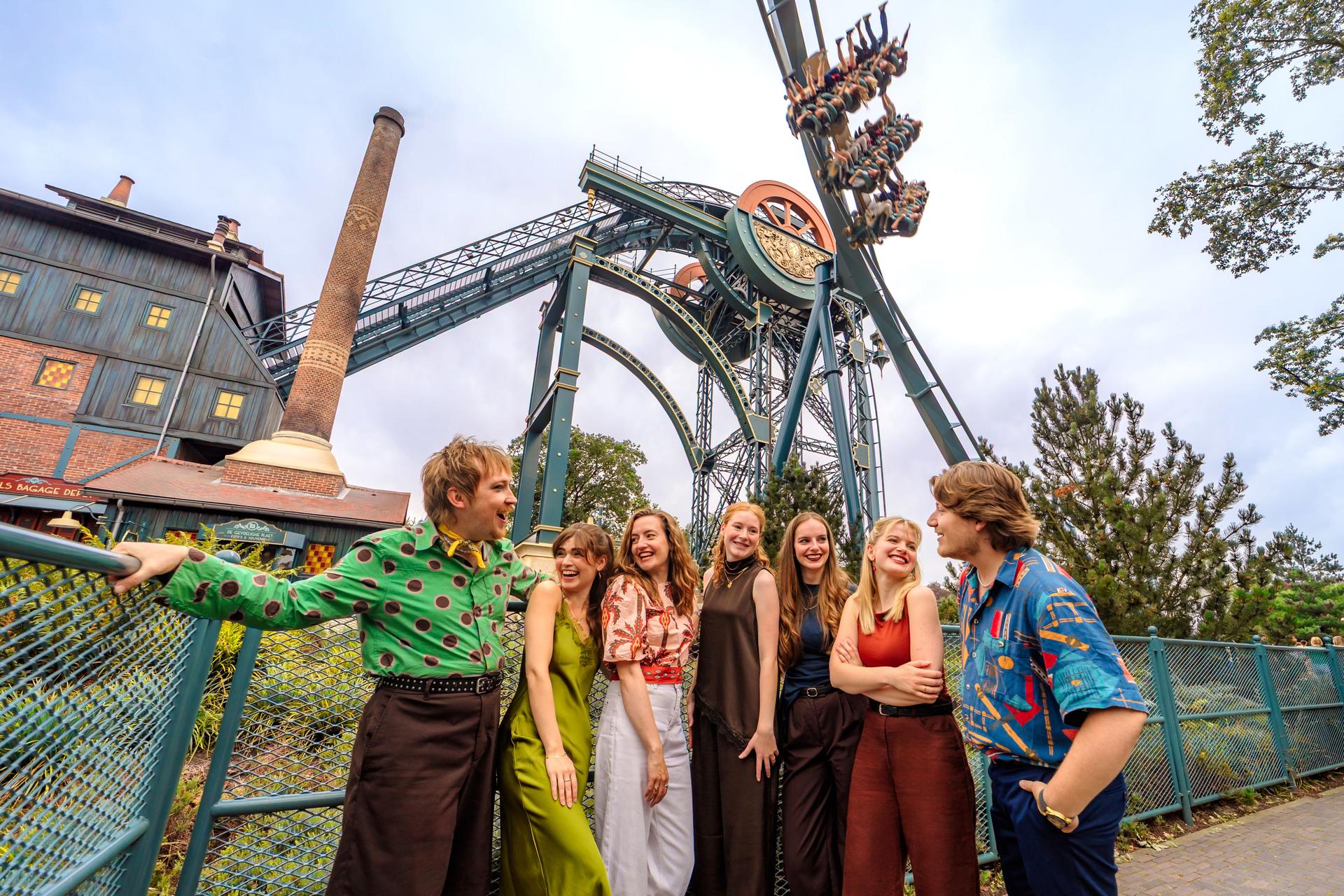 Cast musical 'Efteling vertelt... Baron 1898' trapt productie af met ritje in Baron 1898