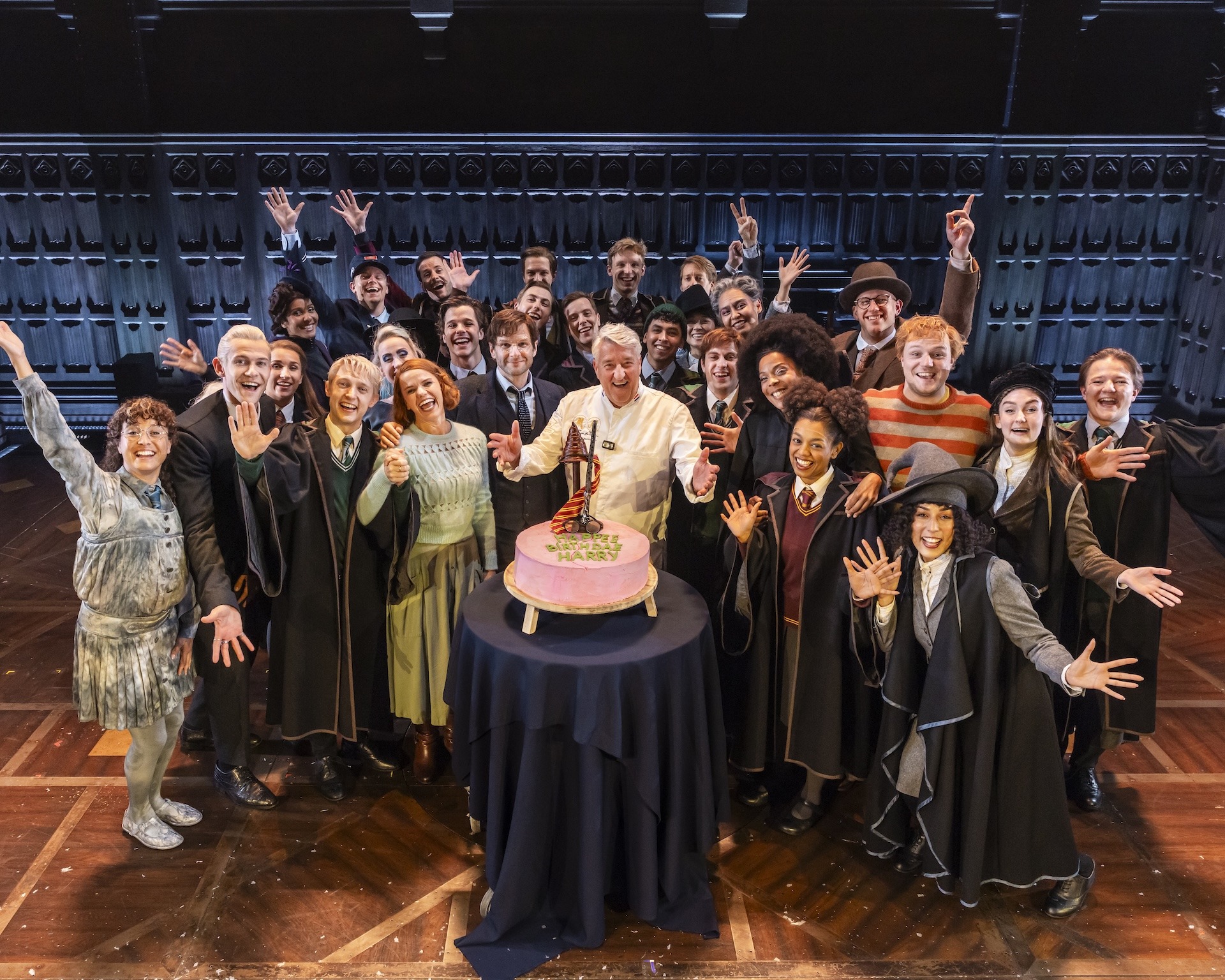 Robèrt van Beckhoven verrast cast op 46e verjaardag van Harry Potter